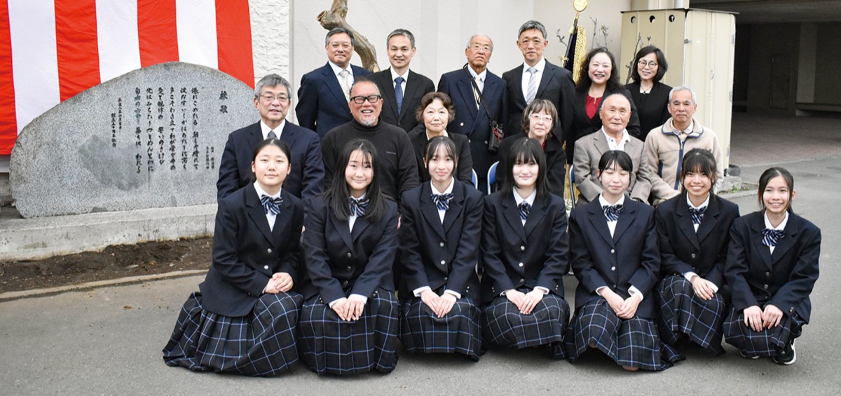 関係者による記念撮影