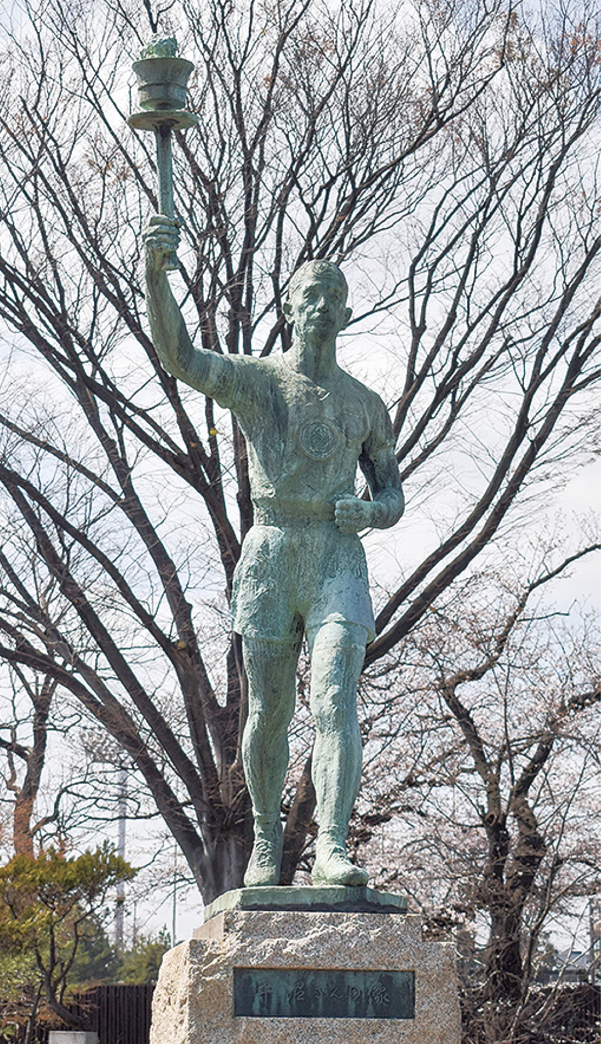 三ツ沢公園内には「平沼さんの像」がある