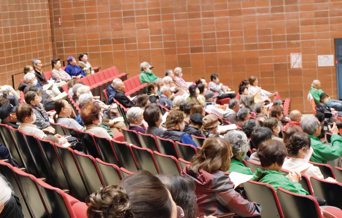 区内各地から多くの人々が来場した