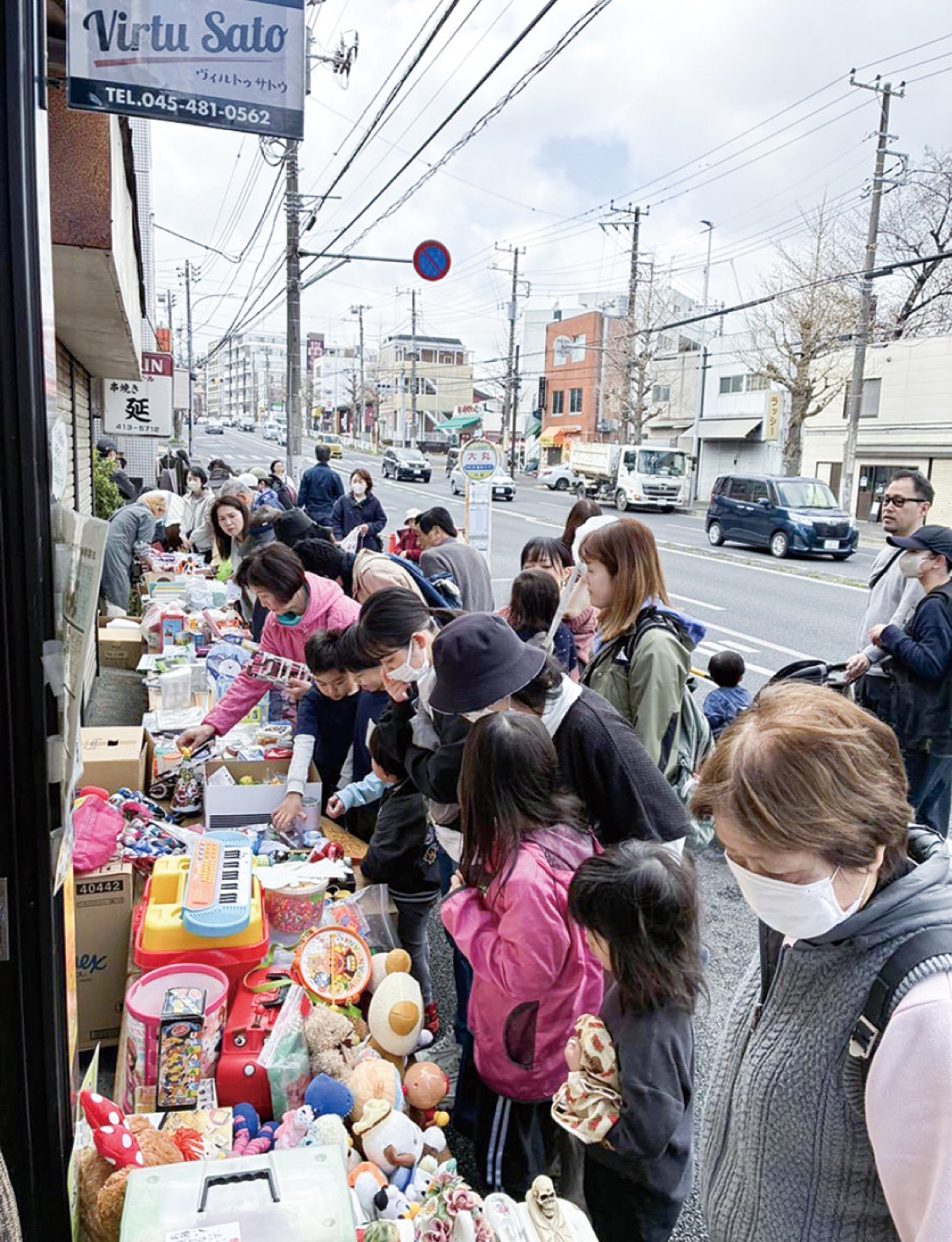 午前中から大人気の「もってけマート」