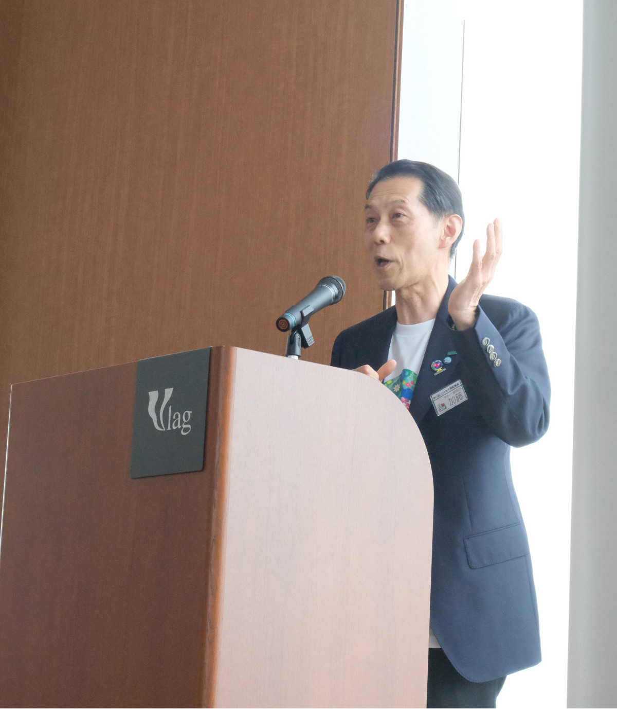 開会のあいさつをする加藤常務執行役員