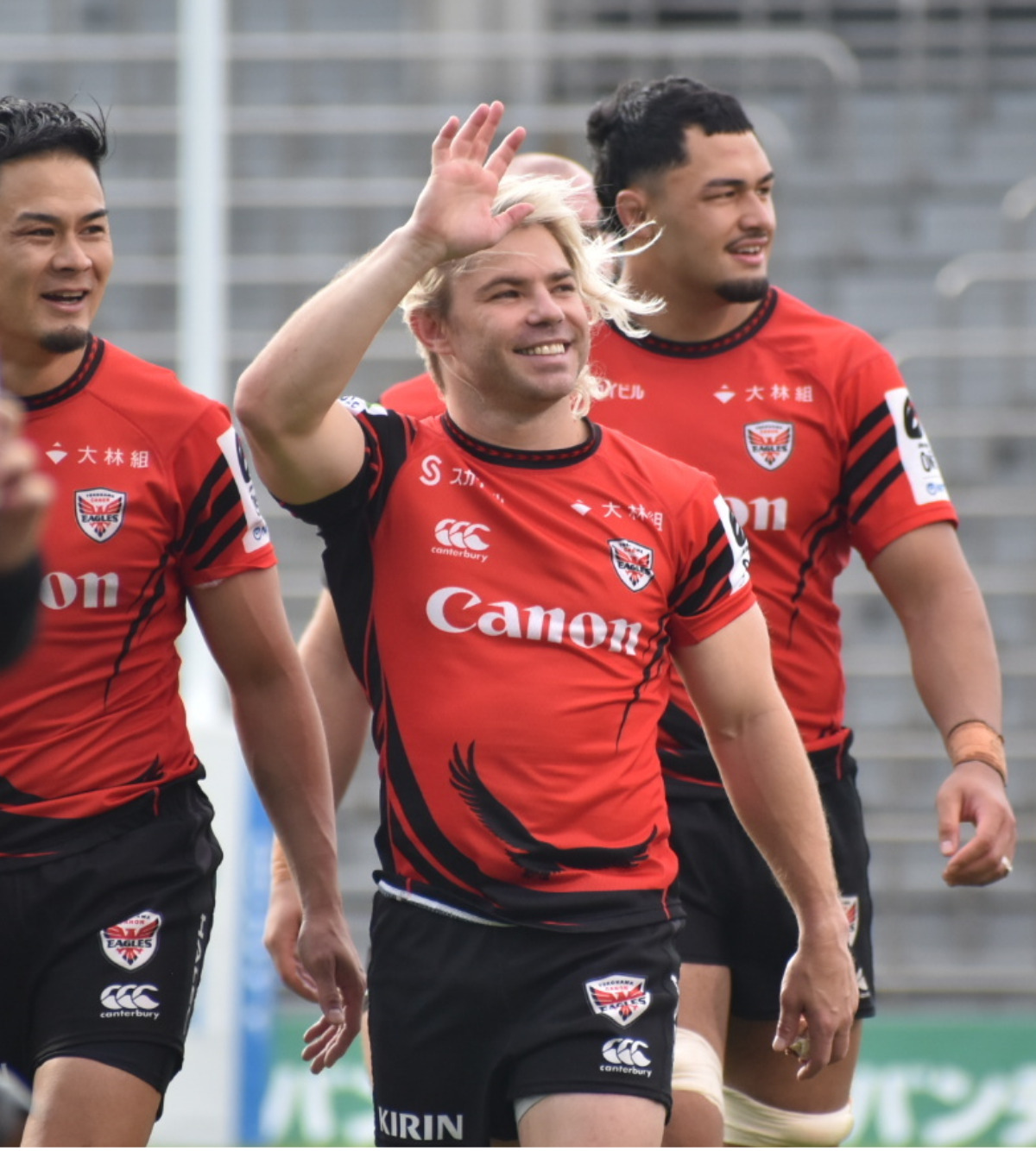 試合後、ファンへ笑顔を見せるデクラーク選手