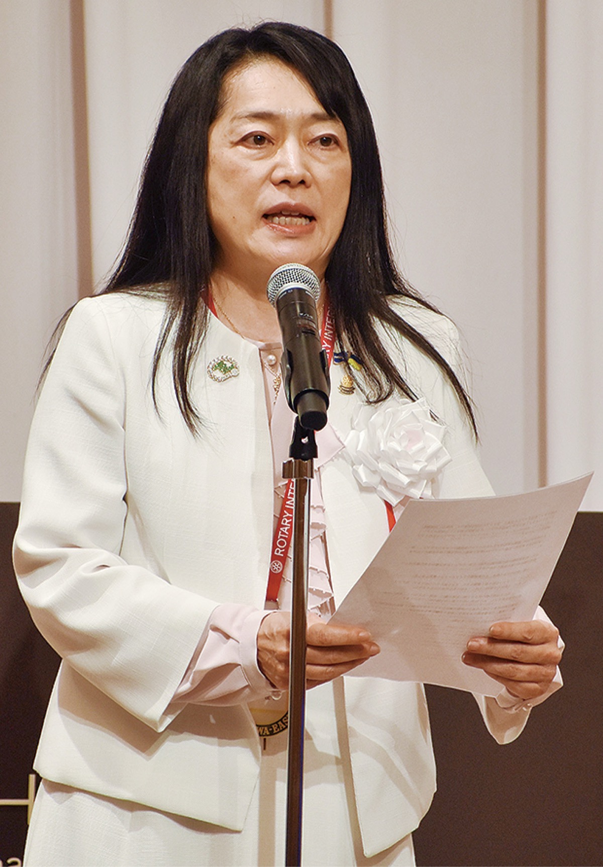 式典であいさつする馬場会長
