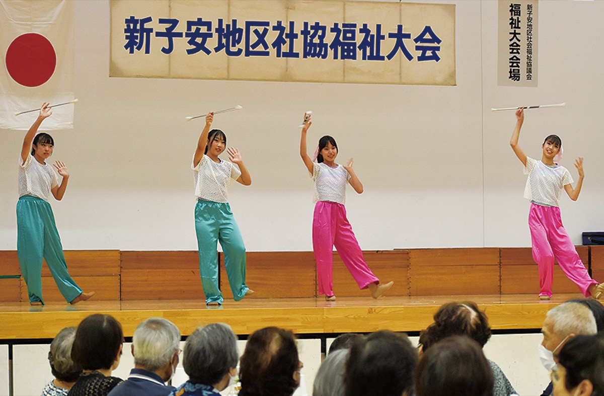 地元団体が多数出演 (写真1)