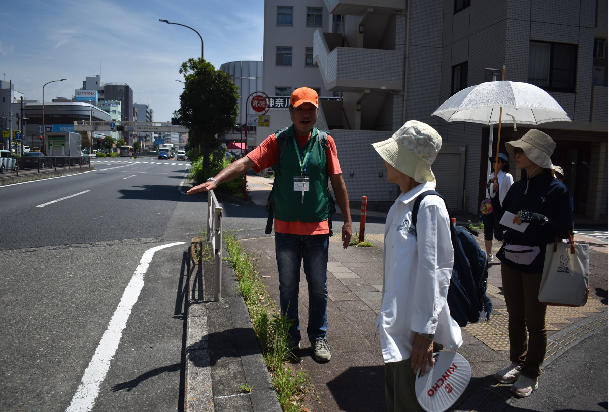 路面の色が違う暗渠部分を確認