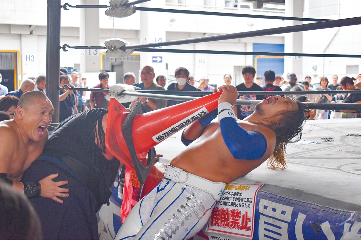 場外乱闘も勃発