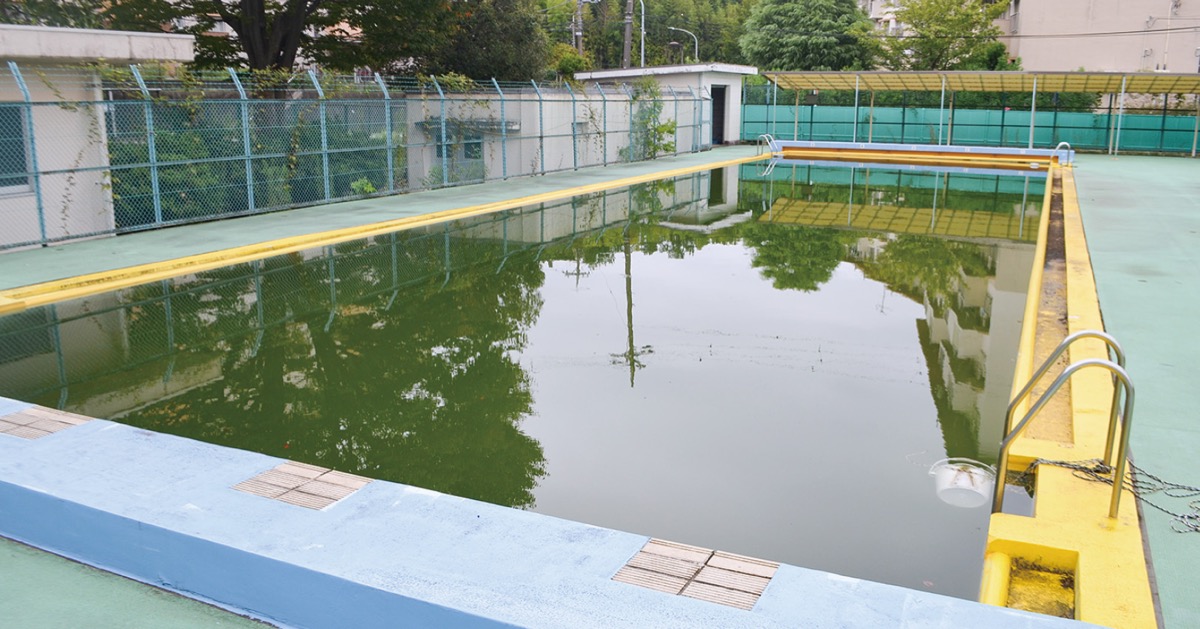 旧菅田小のプール貯水