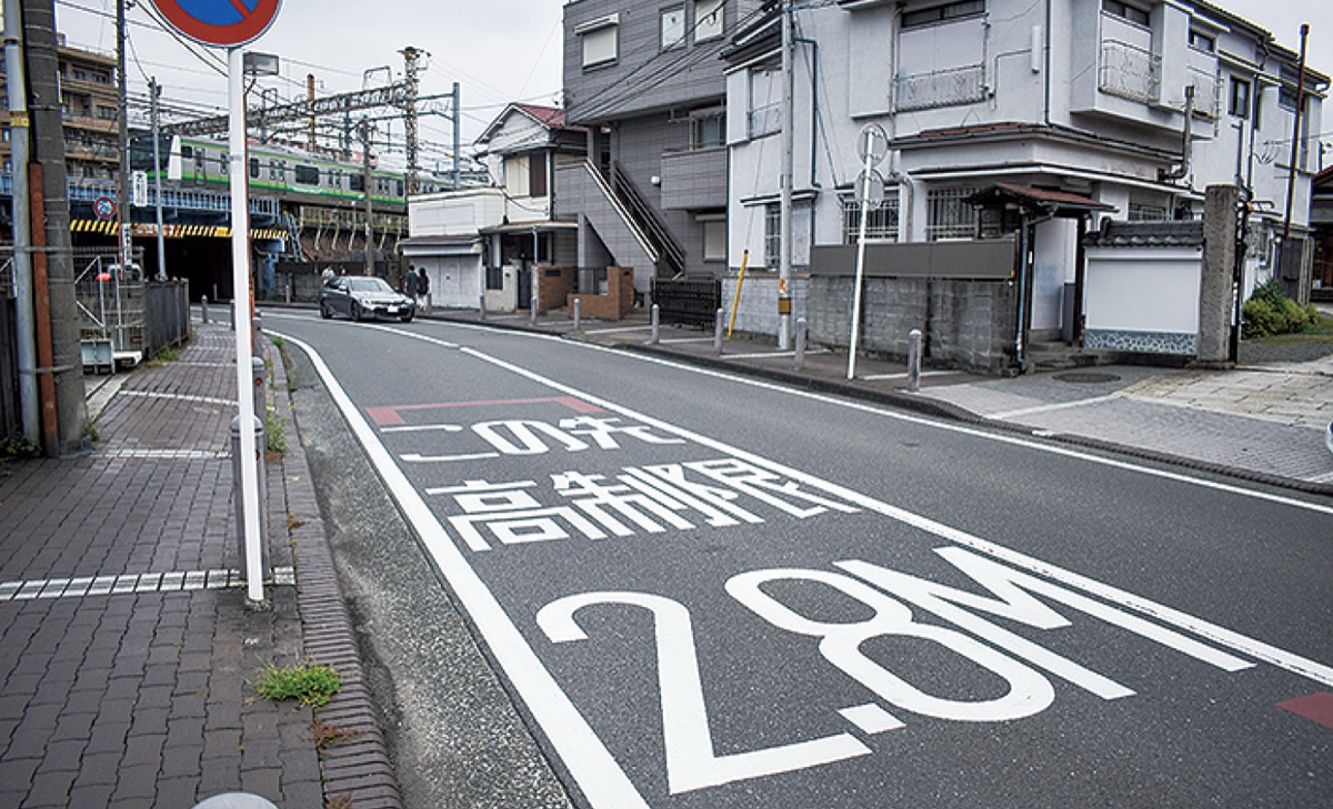 塗り替えられた路面標示