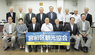 23年度役員（前列中央が川島会長）
