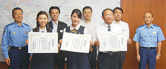 当日贈呈式に出席した長嶋さん、井上さん、長命さん（前列左から）