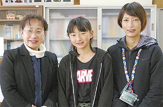 左から八幡校長、野村さん、尾崎教諭