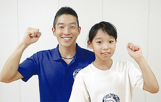 優勝した鮎澤貴孝さん（左）と小坂あおいさん（右）