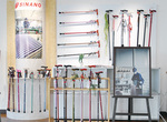 新設された杖専用コーナー店内には贈答品向け高級杖の展示も