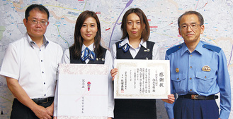 （左から）小黒副支店長、千葉さん、伊藤さん、熊田署長