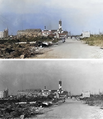 カラー化された市役所付近の焼け跡の写真（平和通りから市役所方面を撮影）＝平和館提供