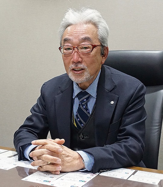 ｢ピーク時ほどではないが、地域社会の偏見も課題｣と語る岡野敏明会長