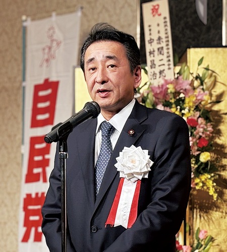 あいさつする嶋崎会長