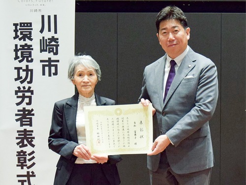 地球温暖化対策の推進において受賞者した吉松富壽子さん