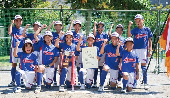 優勝を喜ぶメンバー