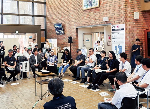 区役所で開かれた車座集会