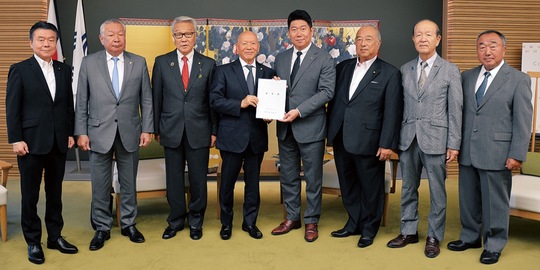 川崎市全町内会連合会の幹部と市長