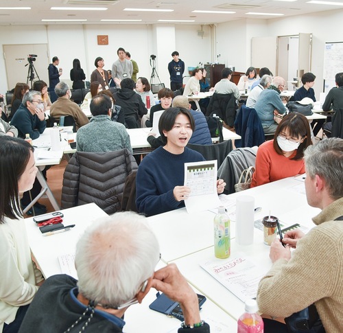 お気に入りの飲食店を紹介し交流を深めた