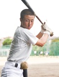 バッティング練習に集中する荒川さん