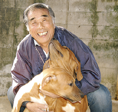馬絹の花桃生産者 かわさきマイスター 吉田義一さんに聞く 花も、犬も