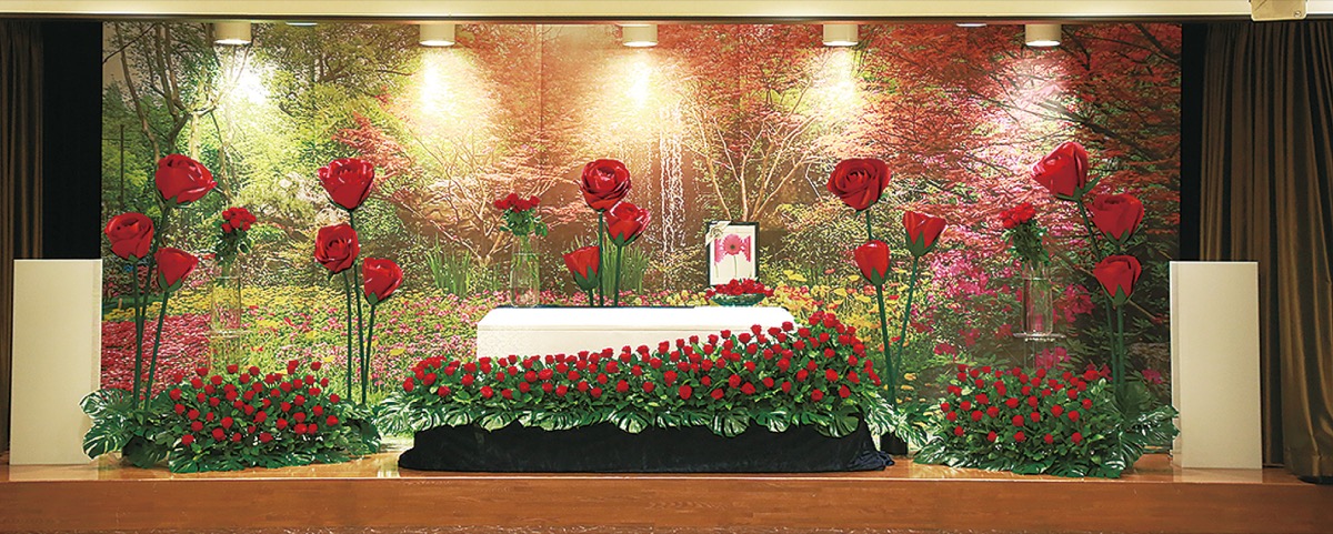 お花に想いを込めて 平安会館みやまえだいら ご葬儀相談随時受付中 平安会館みやまえだいら 佐野商店 宮前区 タウンニュース