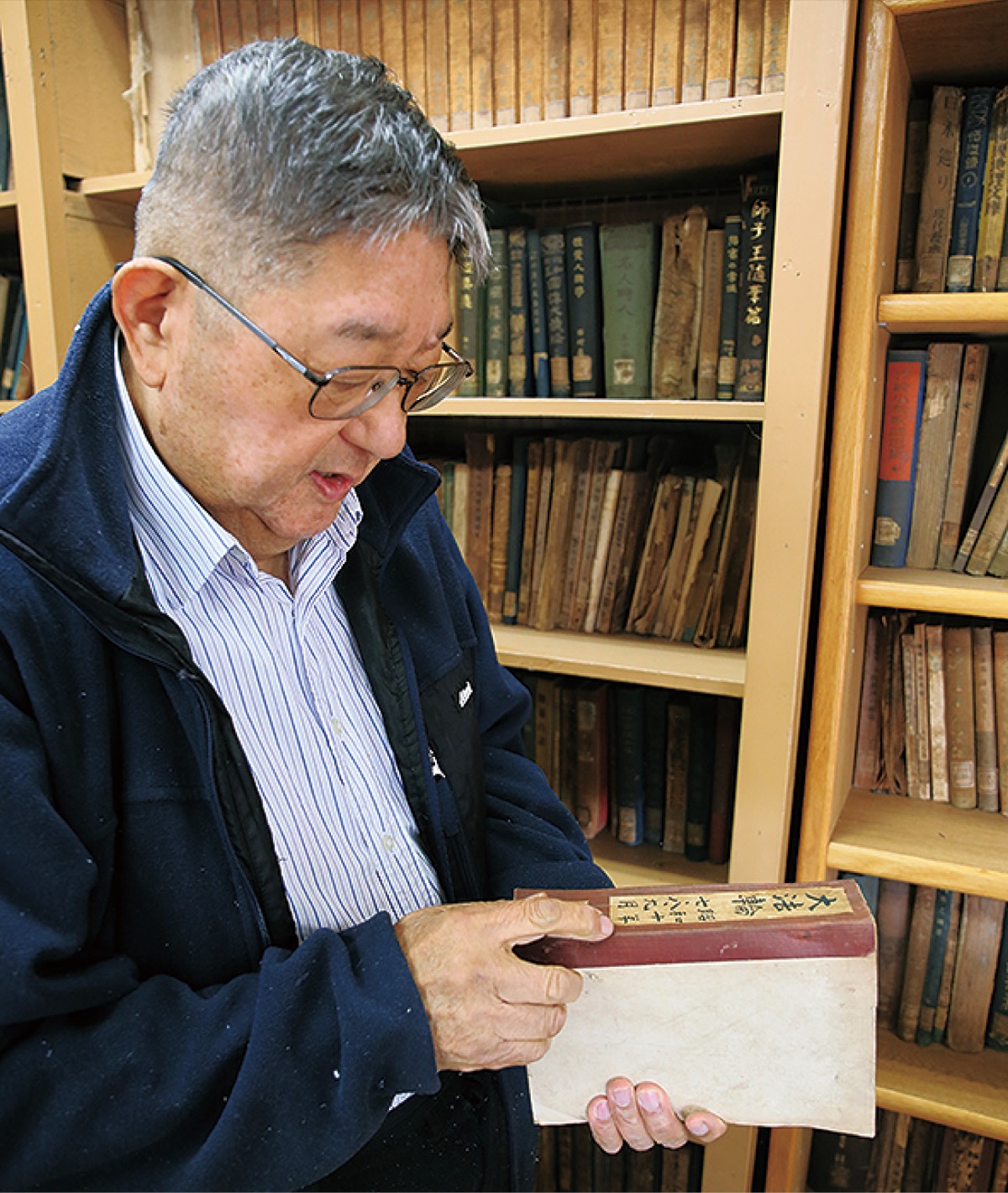 蔵書の「大法輪」を見る順文住職