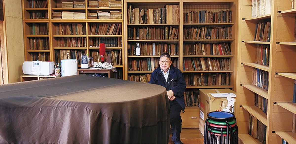 書籍が並ぶ館内