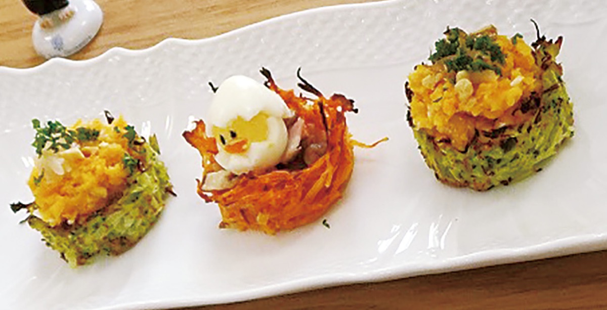 「野菜のお皿に乗ったさつまいも(あやこまち)サラダ」