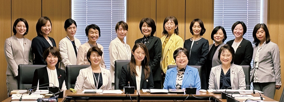 女性議員16人が連携