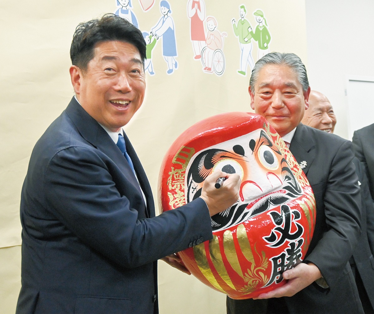 福田氏が4選果たす