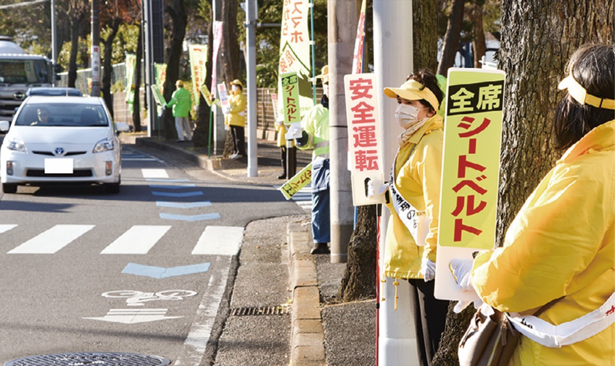 東名インター前の交通安全活動