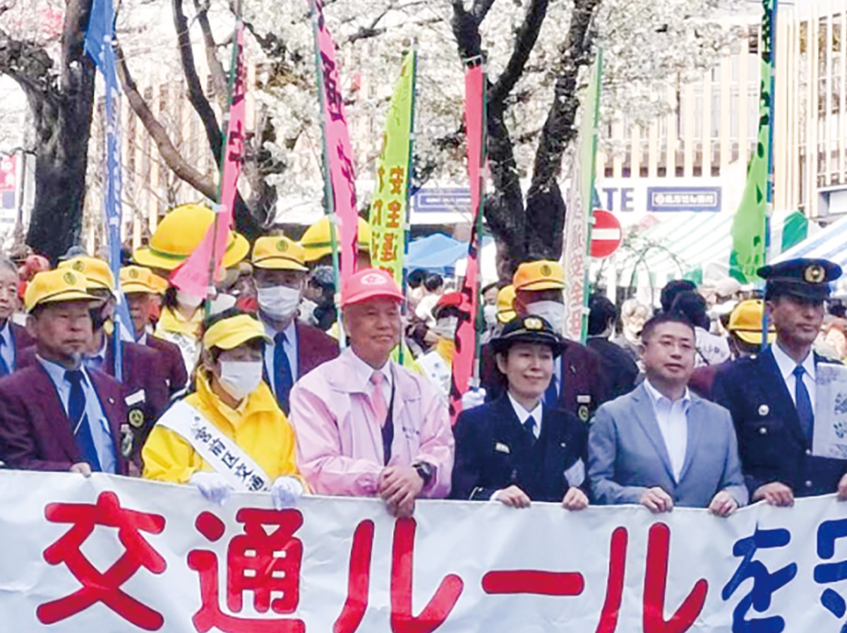 さくらまつりに多くの人出 (写真2)