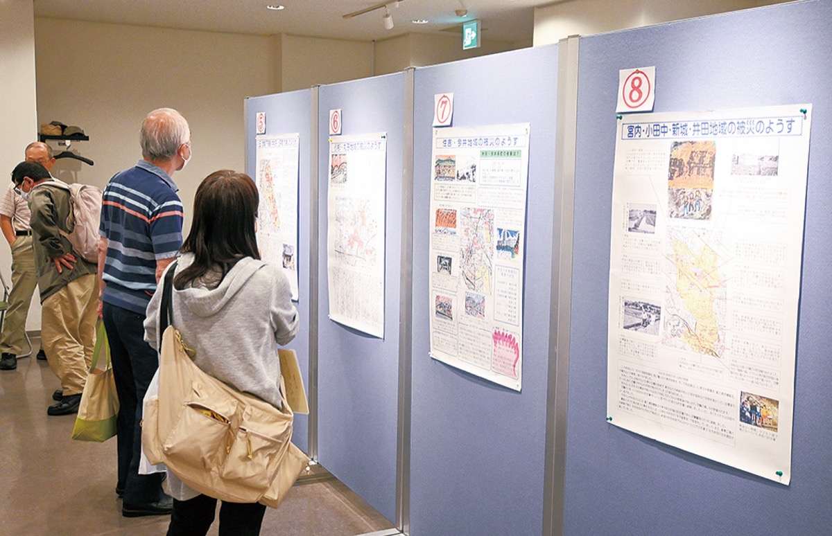 被害状況をパネルで展示＝写真は昨年