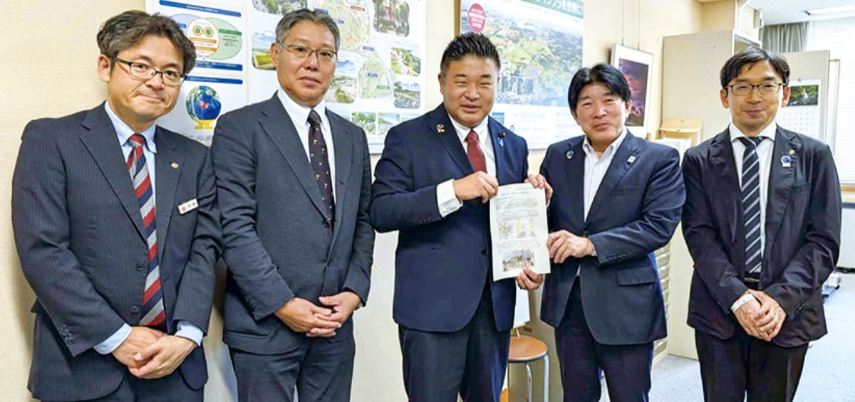 国交省・中田都市局長(右から2人目)に要望書を提出