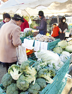 直接野菜を買える「さんの市」も開催