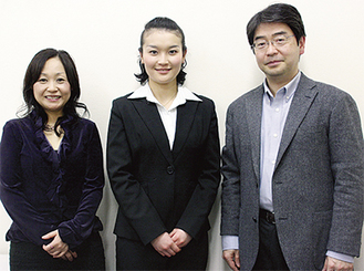支援チームで活動する（左から）石井准教授、加藤さん、岩本准教授