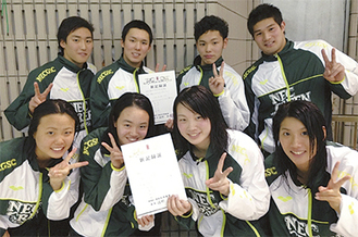 新記録を樹立したメンバー（上段左から）岩田さん、田村さん、片山さん、佐藤さん、（下段左から）西尾さん、渡辺さん、井上さん、瀧口さん