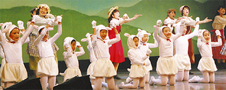 地域の子どもが出演したチャリティミュージカル