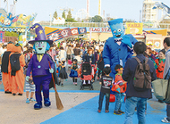 仮装で入園無料に