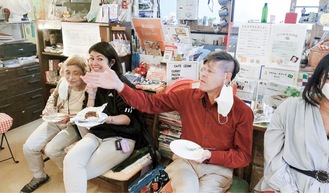 当コラム筆者・三沢範子さんの活動拠点「カフェいずみ」では、外国人との交流なども盛んに行われている