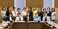 女性議員16人が連携