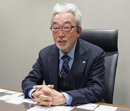 ｢ピーク時ほどではないが、地域社会の偏見も課題｣と語る岡野敏明会長