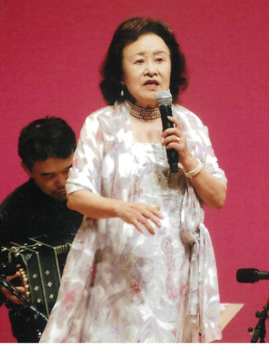 シャンソン歌手の紫村さん