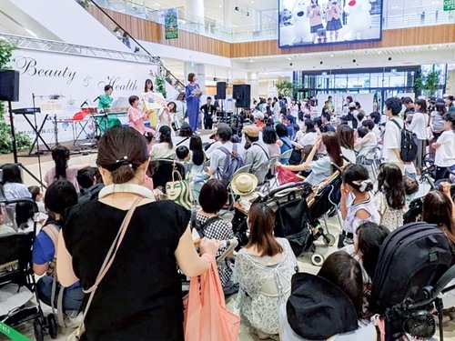 イベントを楽しむ来場者＝提供写真