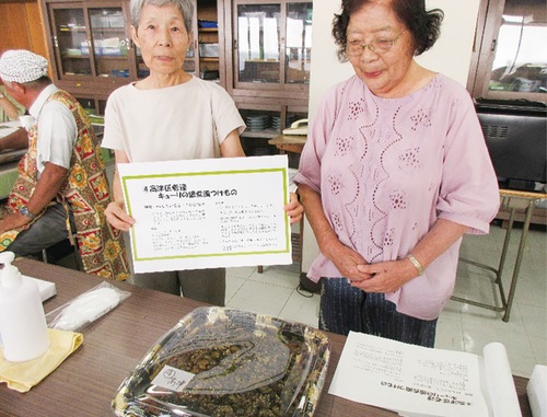 最優秀賞の漬物を紹介する高津区の代表