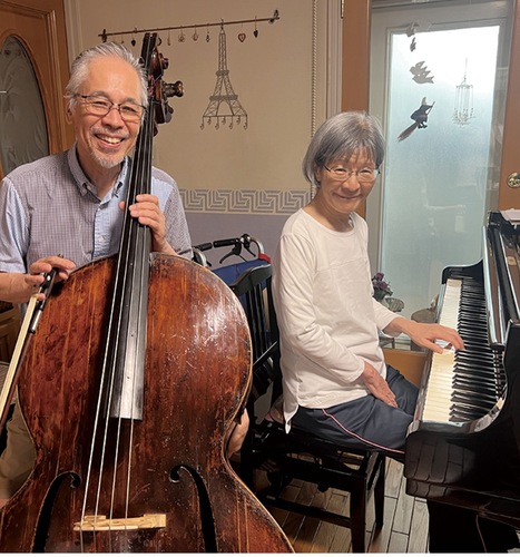 自宅のスタジオで練習する大西夫妻